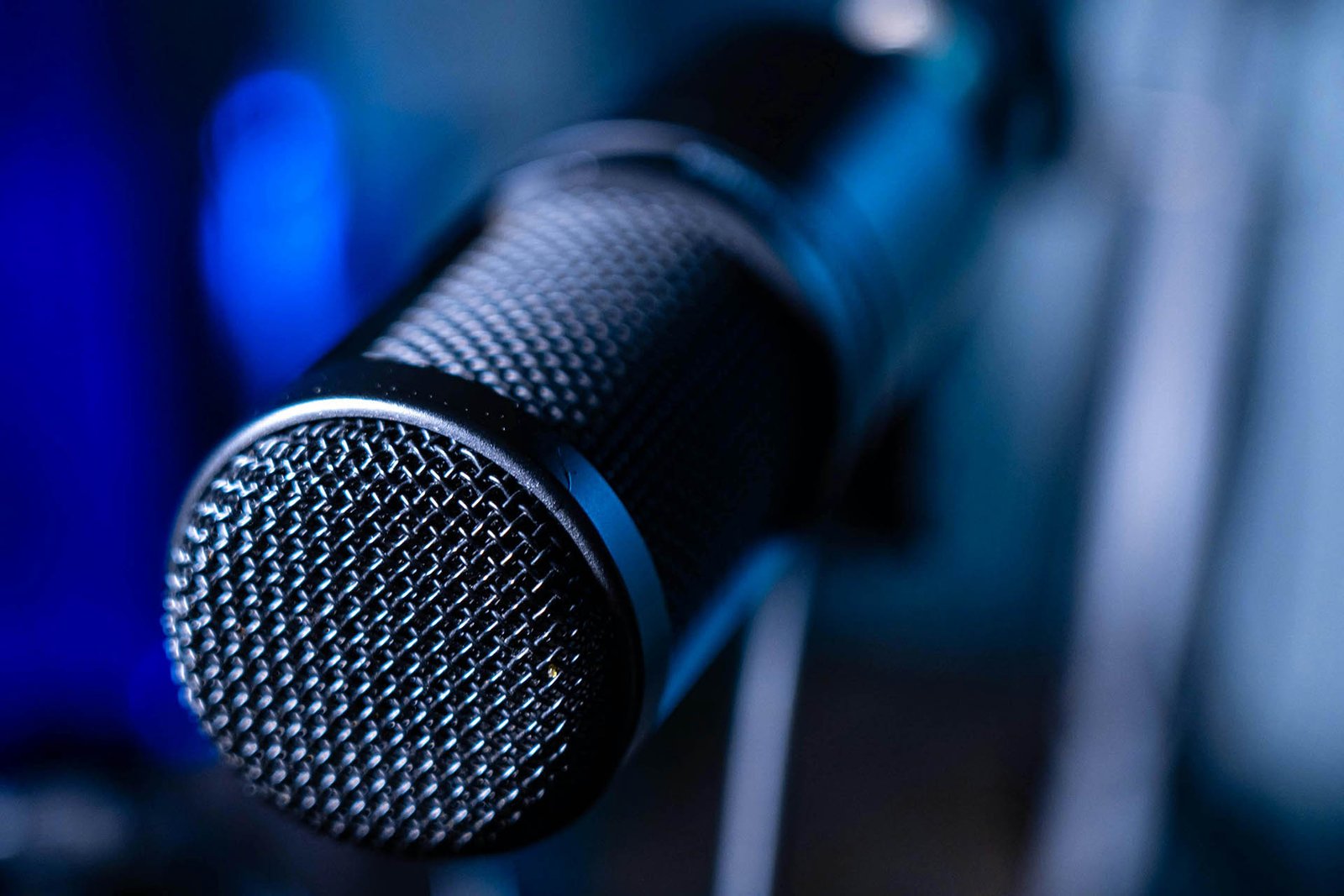 Microphone pexels-filip-szyller-264850247-13521352_Small